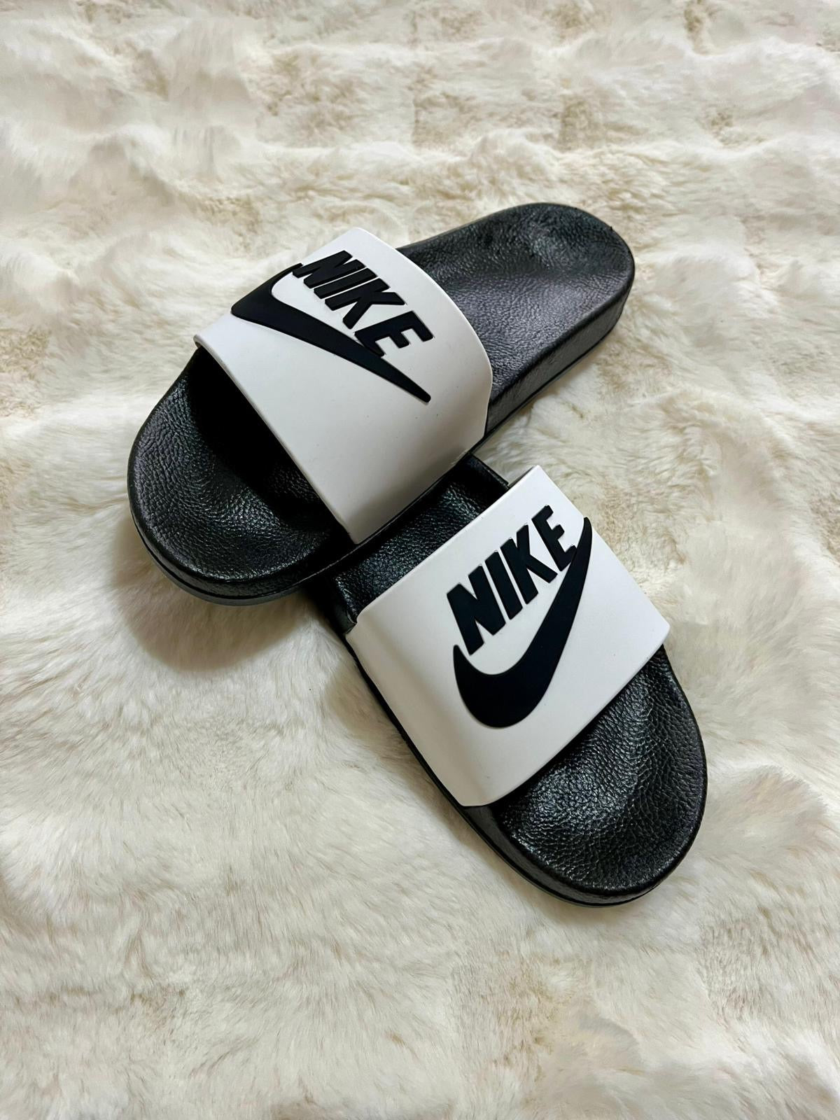 Papuci Dama Nk Alb/Negru