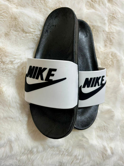 Papuci Dama Nk Alb/Negru